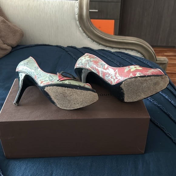 Louis Vuitton open toe mid heel patent leather - Picture 2 of 4